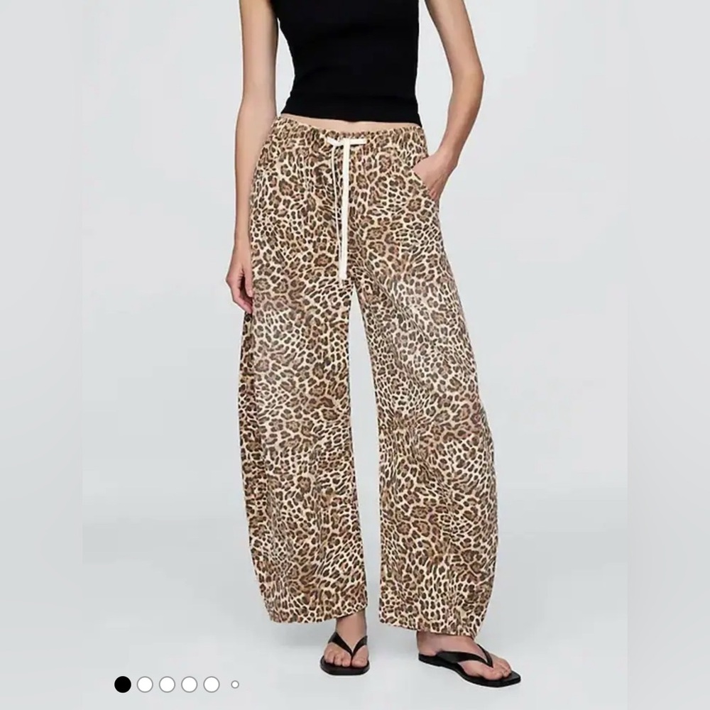 GAP Leopard Print Drawstring Barrel Leg Pants in Cheetah Print - Picture 2 of 11